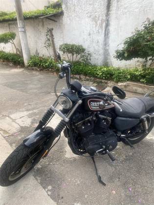 HARLEY-DAVIDSON SPORTSTER XL 883 R 